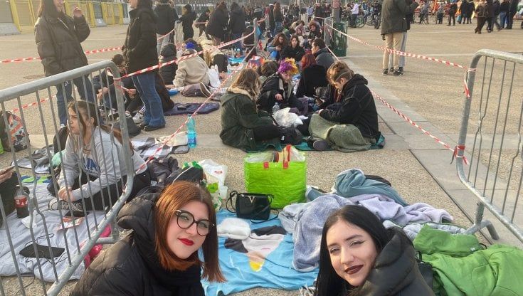 Tutti pazzi per i Måneskin a Torino: "Vogliamo vederli e scoprire che sono veri"