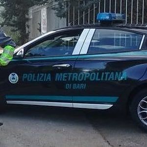Bari, assalto al tir sulla strada per Bitritto: i banditi sparano ad agenti. Nessun ferito