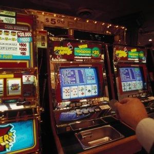 Giochi, in tre anni via al taglio di 50 mila sale