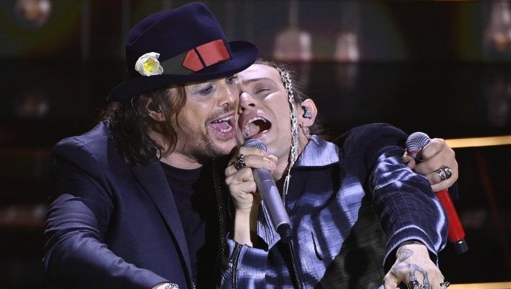Il ritorno di Gianluca Grignani a Sanremo che ha diviso i social. Irama: "Le persone sono cattive e stupide"