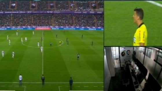 Real Madrid 'aiutato' dal Var fantasma: è polemica in Spagna
