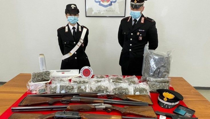 Armi e droga in casa: arrestato a Parma un 62enne