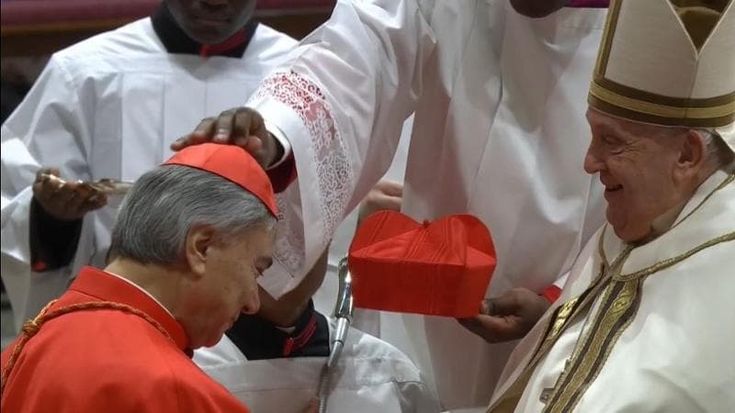 Don Mimmo Battaglia è cardinale, il saluto con Papa Francesco