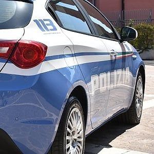 Roma, rapinavano negozi e passanti: presa una baby gang a Ostia
