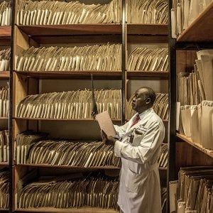 Hiv, la lezione dell'Uganda: volontari nei villaggi e un centro per adolescenti