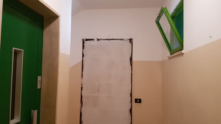 Bari, case popolari rifiutate per paura: a San Pio porte murate e occupazioni abusive 