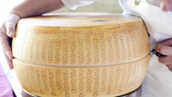 Dazi, il Consorzio del Parmigiano: "A rischio il 90% del giro d'affari negli Stati Uniti"