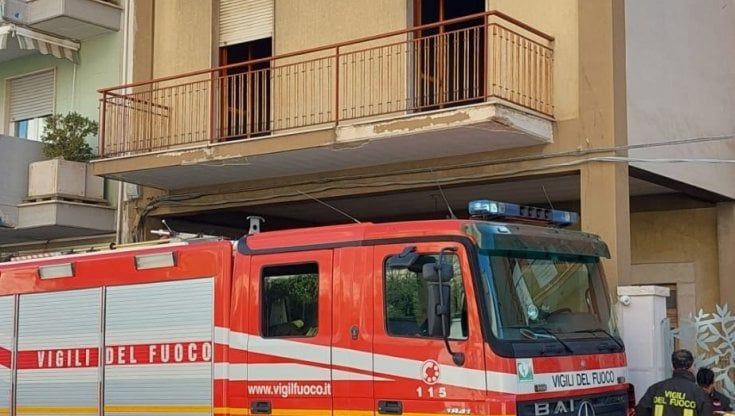 Andria, 84enne arsa viva nel rogo del suo appartamento: l'incendio forse partito da una sigaretta