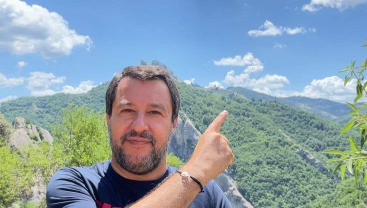 Potenza, Matteo Salvini si lancia nel Volo dell'angelo sulle Dolomiti Lucane
