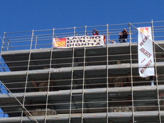 Ex vigilantes senza stipendio<br /> arrampicati sull'Arco di Costantino