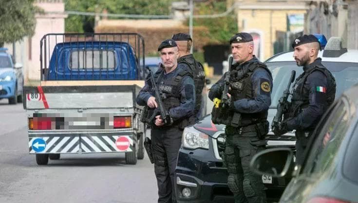 Blitz interforze allo Zen, scoperto un laboratorio per fabbricare munizioni
