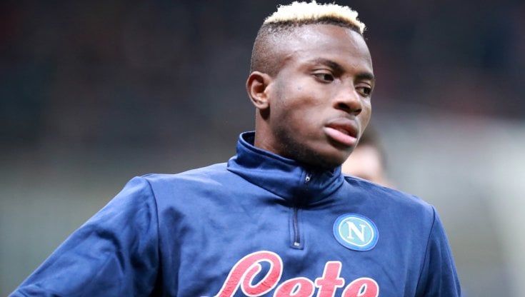 Napoli, Osimhen positivo al Covid per la seconda volta. Tre casi allo Spezia e al Bologna, due nell'Atalanta e nel Sassuolo