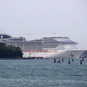 Grandi navi, polemiche dopo incidente nel porto di Venezia