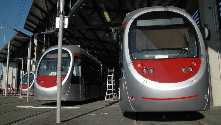 Firenze, l'idea del tram che sfiora la cattedrale divide ancora la città