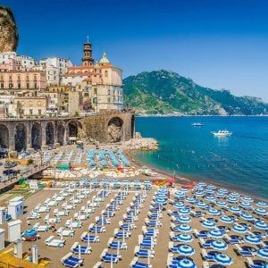 Case-vacanza, boom di affitti brevi. Campania e Basilicata le regine del fenomeno