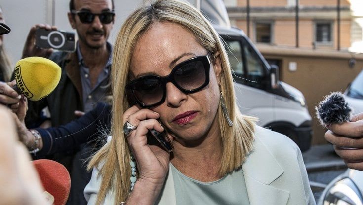 Lo sconcerto di Meloni: "La posizione italiana sulla Russia non cambia". Tajani torna in bilico