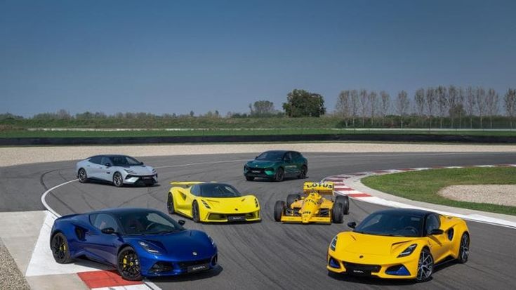 Lotus: termica o elettrica sempre un pieno di emozioni. In circuito con tutta la gamma