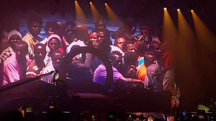 Ghali, sold-out al Palapartenope: “Siete più del fuoco”