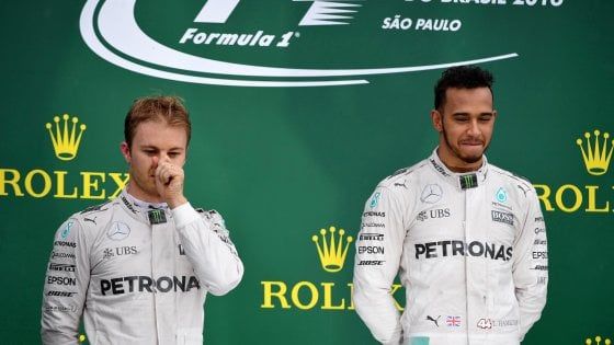F1: Rosberg, Hamilton e un mondiale all'ultima curva. Domenica il duello finale nel deserto