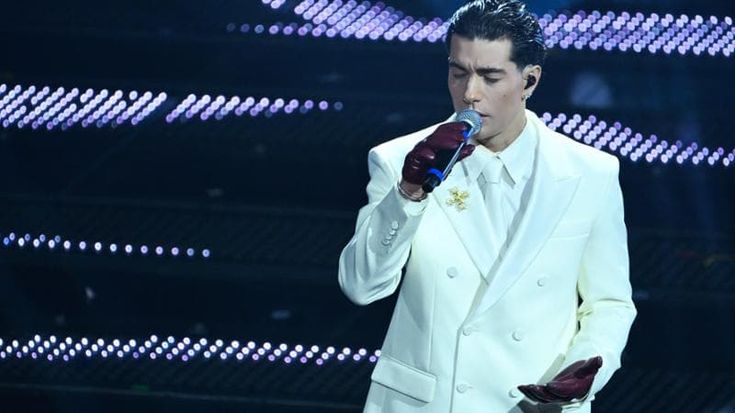 Tony Effe al Circo Massimo, concerto sul palco simbolo di Roma dopo il caos di Capodanno