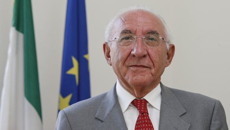 Il garante per la privacy: "No alle liste dei prof 'no vax'. Illogico verificare il Certificato solo di chi non è immunizzato"