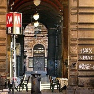 Piazza Vittorio, lite tra senzatetto, un accoltellato