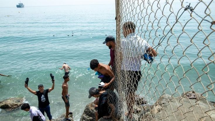 Ceuta, stop Schengen, a Fiumicino i primi controlli. Sánchez accusa: “Imperdonabile”