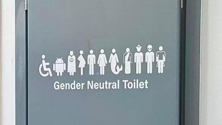 In una scuola di Grosseto bagni gender neutral anche per alieni e sirene. FdI: "Conformismo woke"