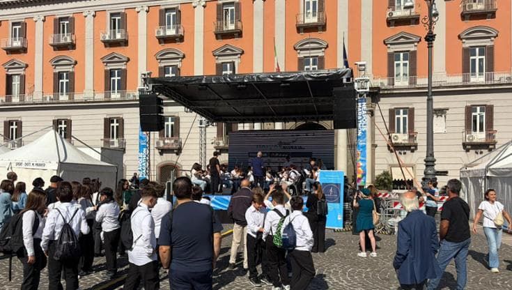 Maratona a Napoli, partecipano 8 mila podisti da 95 Paesi