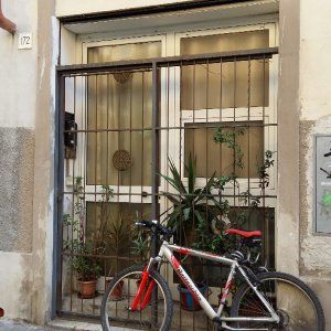 Livorno, pensionato accoltella e uccide il coinquilino romeno