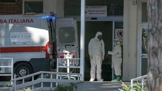 Il cardinale Sepe regala due ecografi al Cotugno