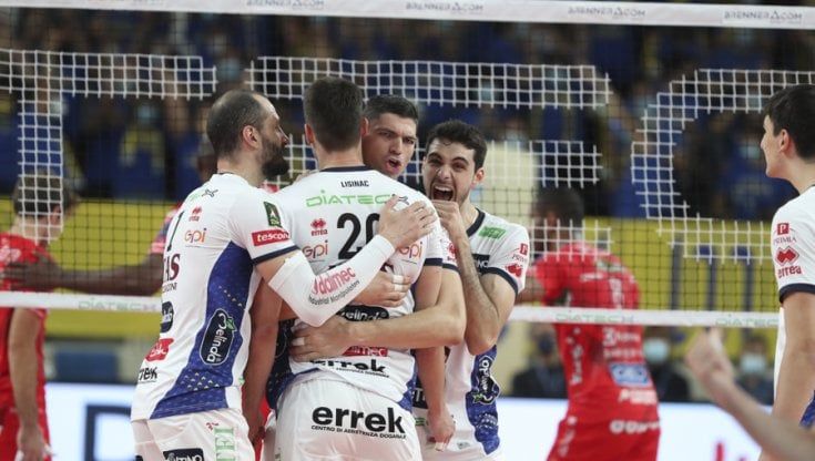 Volley, play off scudetto: Trento travolge ancora la Lube e va sul 2-0, finale ad un passo