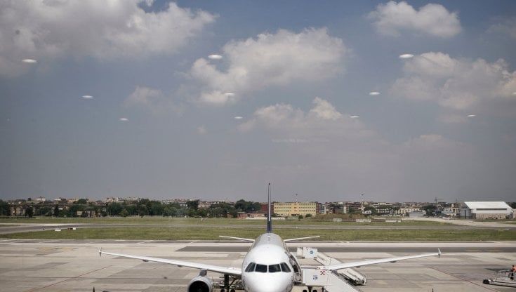 Napoli, il nodo aeroporto in consiglio comunale: "Imbarazzanti i voli vicino alle case"