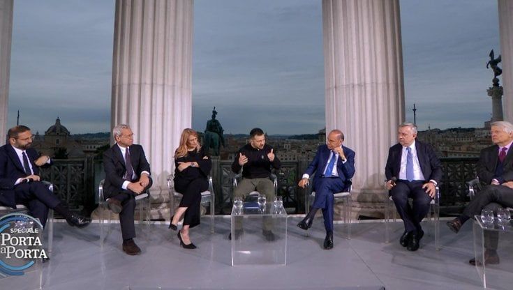 Zelensky a Porta a Porta: "Quando saremo al confine con la Crimea con la controffensiva, il sostegno alla Russia diminuirà. Manca poco"