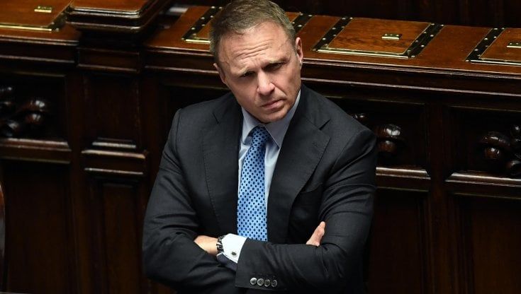“Ingressi per 500mila immigrati regolari”. Lollobrigida rilancia, poi frena: ma si lavora a un piano flussi