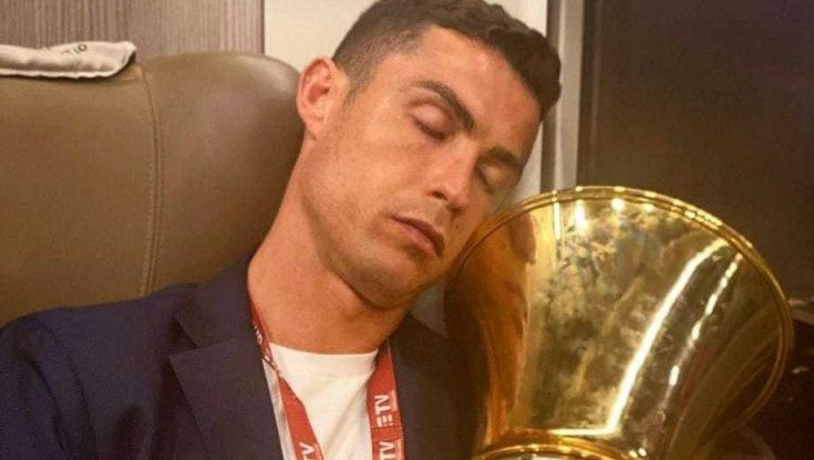  Instagram, Ronaldo e l'abbraccio alla Coppa 