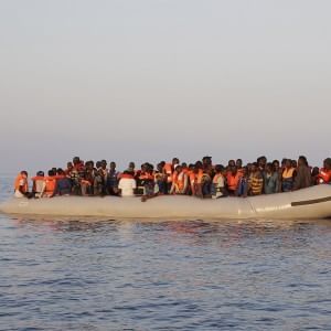 Stato islamico, Eurojust: "Jihadisti nascosti tra i migranti verso Europa"