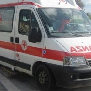 Rosolini, cerca di spegnere un incendio: gravemente ustionato un netturbino