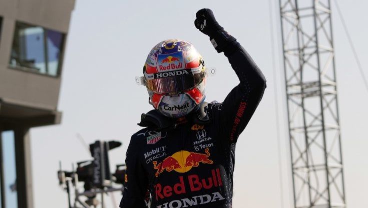 F1, Verstappen in pole in Olanda. Hamilton 2°, Ferrari in terza fila