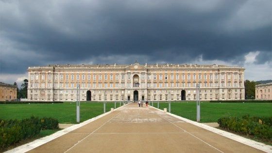 Reggia Caserta: parte il restauro delle facciate, delle stanze e del Parco Reale
