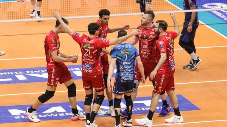 Volley, Milano e Civitanova portano i playoff a gara 5: mercoledì verdetto contro Piacenza e Monza
