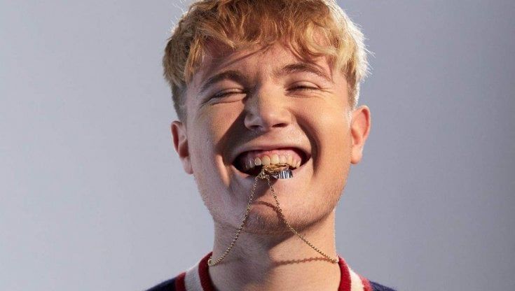 Alfa, lo strano rapper che voleva fare il medico e suona l'ukulele