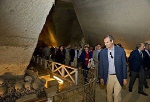 De Magistris alle Fontanelle:<br />"Questi ragazzi sono il vero volto della Sanit&agrave;"