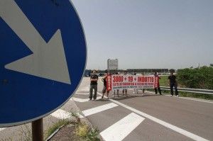 Pomigliano, l'esultanza dell'operaio<br />"Finalmente torno in cassa integrazione"