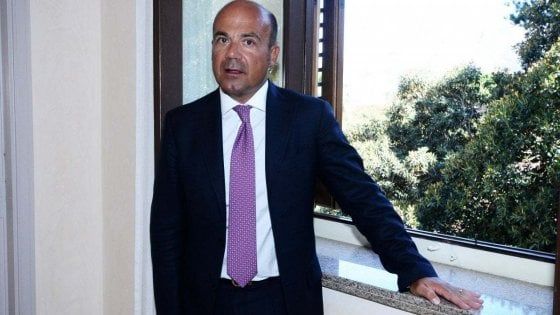 La parcella della Regione per il manager arrestato. M5s: "Stop al pagamento di Candela" 