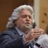 Grillo: "Ebrei italiani cambino comunicatore". Le Pen: "Provocatore senza soluzioni"