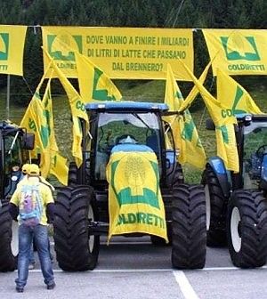 Gli agricoltori bloccano il Brenneroin difesa dei prodotti made in Italy