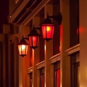 Ischia, fittava sul web appartamenti a luci rosse, denunciato
