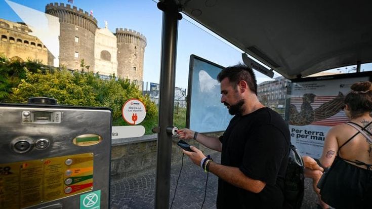 Napoli, postazioni Usb alle fermate dei bus dell’Anm