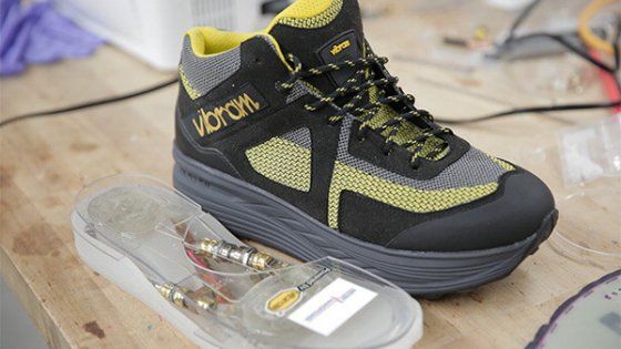 La suola delle scarpe ricarica lo smartphone: ecco Vibram Hero
